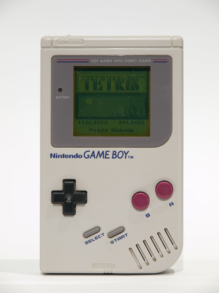 A retro-style gaming handheld console (retro handheld emulation)