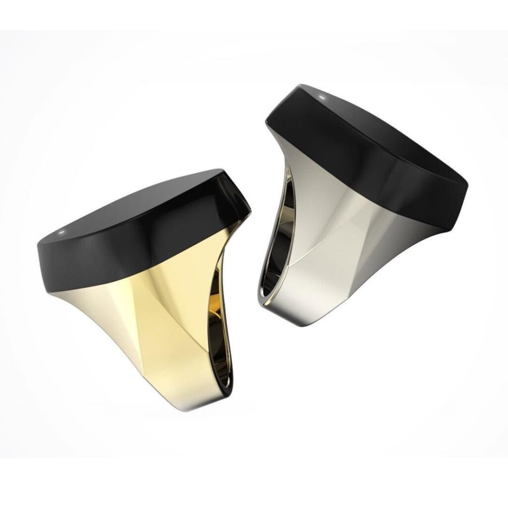 A smart ring (oura ring)